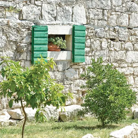 Дом отдыха 12 With Outdoor Swimmingpool *