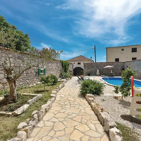 12 With Outdoor Swimmingpool Пакоштане