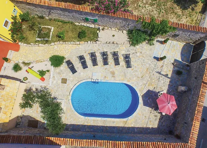 12 With Outdoor Swimmingpool