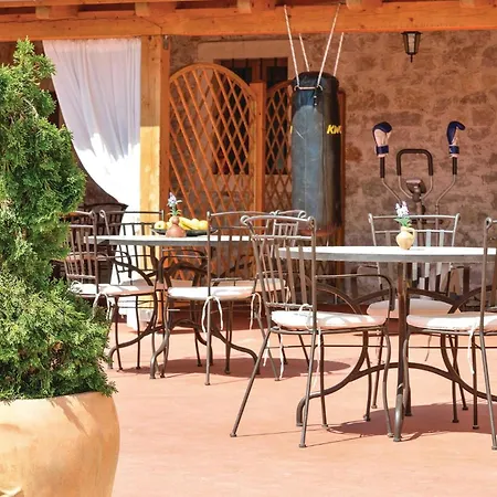 12 With Outdoor Swimmingpool Пакоштане