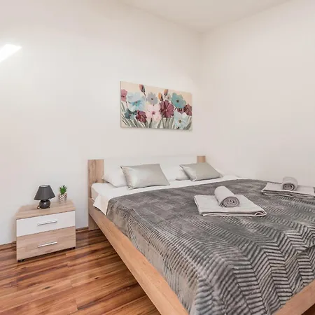 12 With Outdoor Swimmingpool * Пакоштане