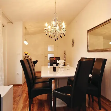 Дом отдыха 12 With Outdoor Swimmingpool *