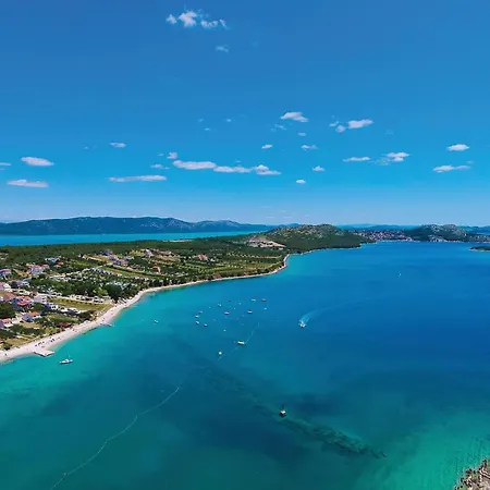 12 With Outdoor Swimmingpool