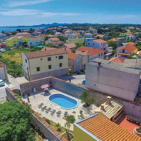 12 With Outdoor Swimmingpool Пакоштане